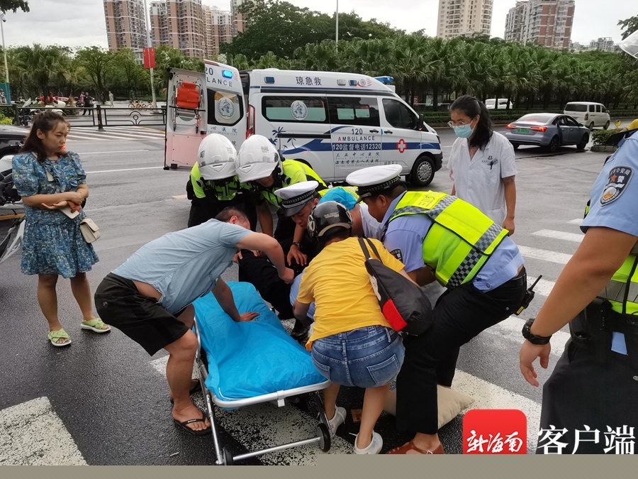 三亚交警开辟绿色生命通道 五、六分钟将伤者送至医院救治