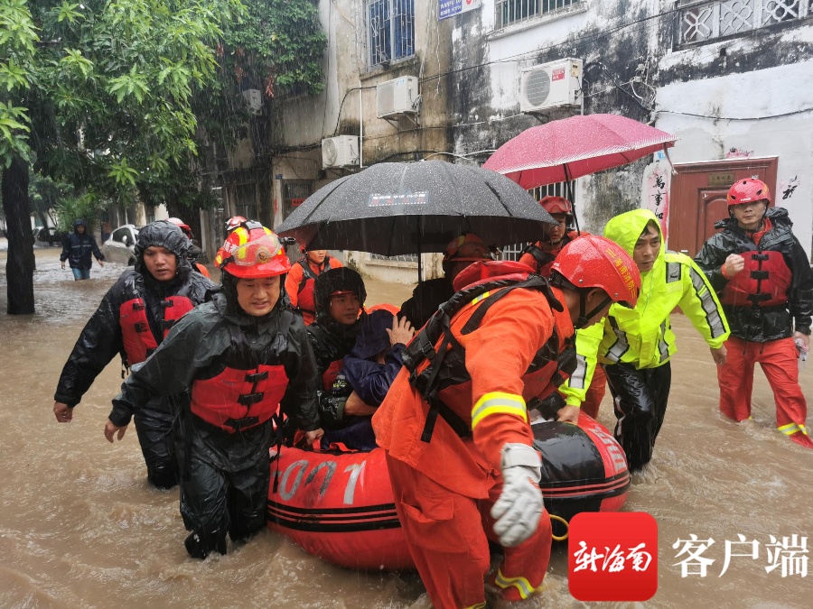 迎战台风“狮子山” 昌江城区多部门合力转移受困群众190余人