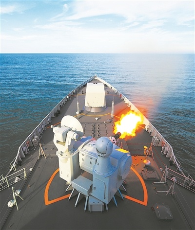 布阵海天练攻防——海军某驱逐舰支队实弹射击演练影像