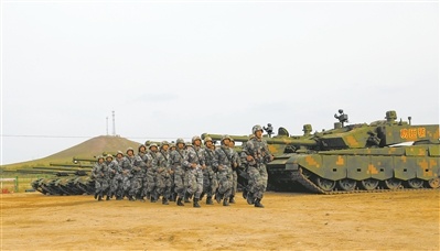 走进“功臣号”坦克连——“功臣号”：一辆战车和一群勇士