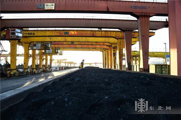 绥芬河边检站优化勤务模式  保障25万吨煤炭安全迅速入境
