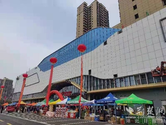 黄冈黄商超市在鄂州开业首日 成交8000多单“吸金”近百万