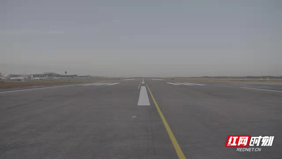 长沙机场西跑道40天完成大修，刷新全国同类项目不停航施工纪录