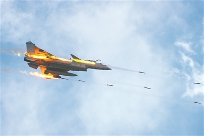 战斗，在云端打响——南部战区空军航空兵某旅实弹射击训练掠影