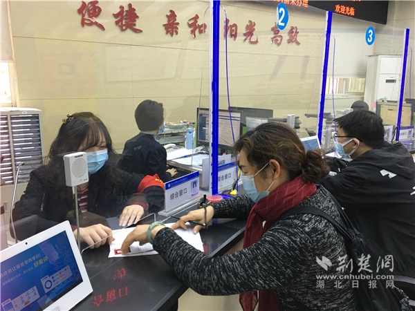 武昌中南路街推行容缺受理证件电子化 让居民“最多跑一次”