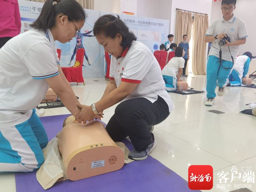 做急救“小达人” 海南中学学生走进红十字交流基地