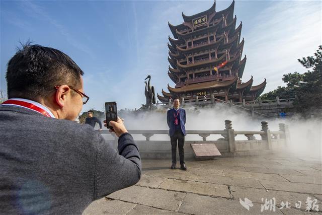 参加首届中国（武汉）文化旅游博览会的嘉宾打卡武汉文旅景点