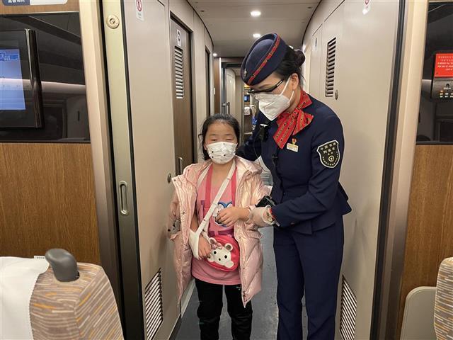 母女高铁上走散 武汉列车长热心相助