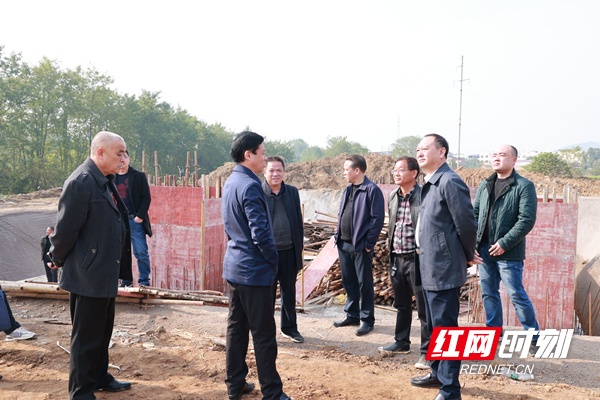 东安：李劲涛深入横塘镇调度污水处理厂项目建设