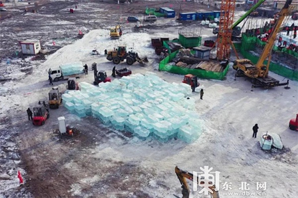 3万立方米存冰到位 哈尔滨冰雪大世界火热施工中