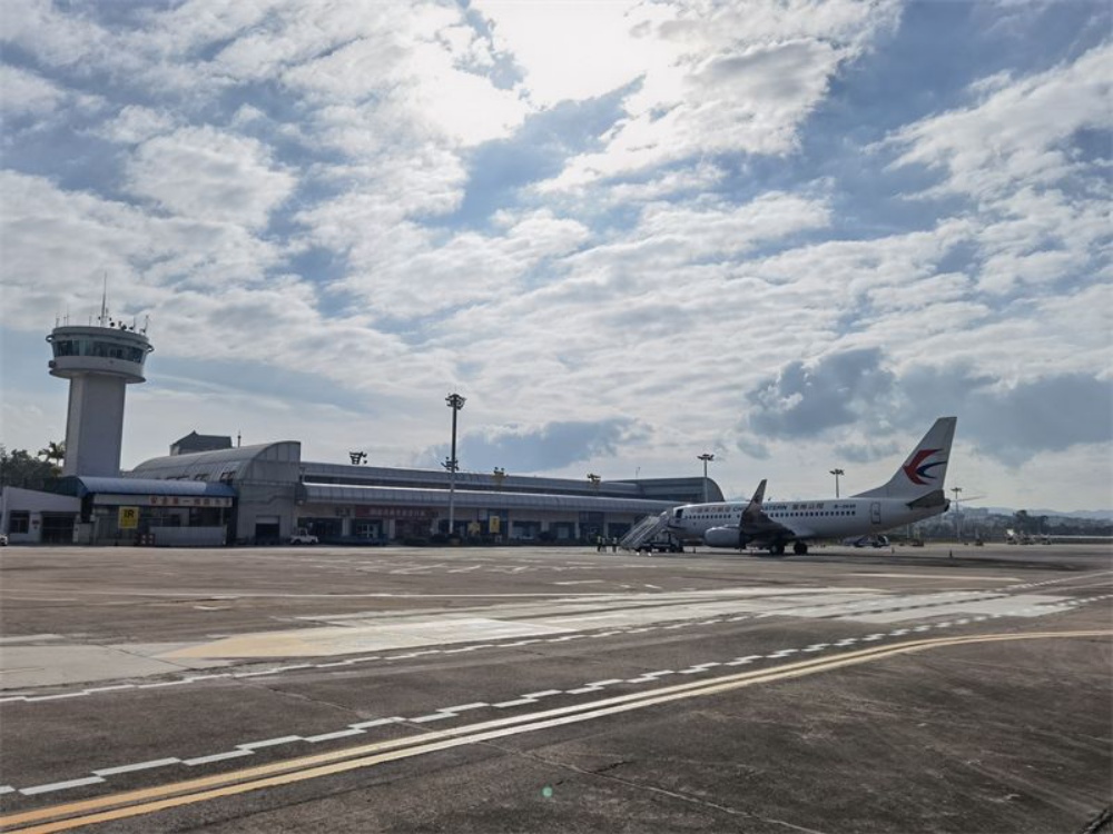 普洱思茅机场改扩建站坪正式投入使用