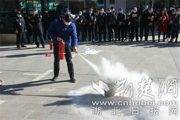 武昌区40余户中小微企业代表“沉浸式”参加消防培训