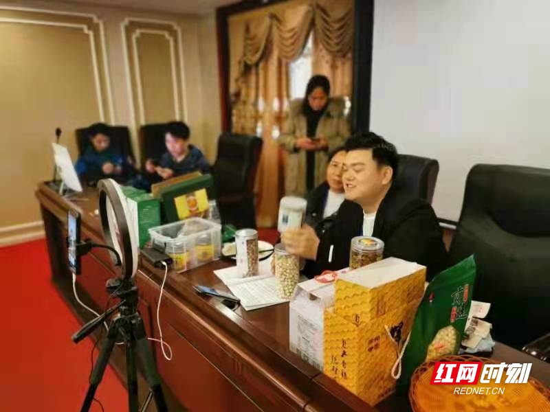衡阳县推动“三会一开”农产品电商直播人才培训模式