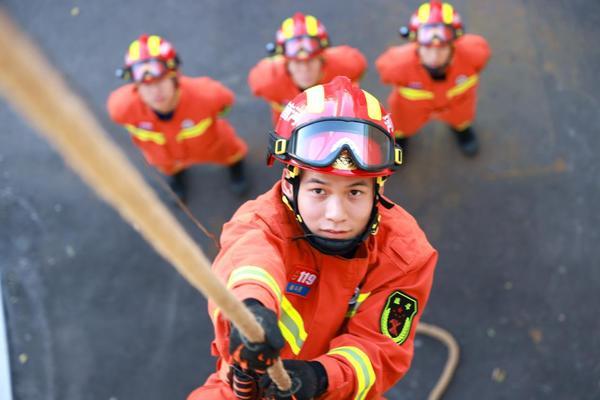 这个冬天，一起去看看焦作解放区消防官兵冬训有多帅！