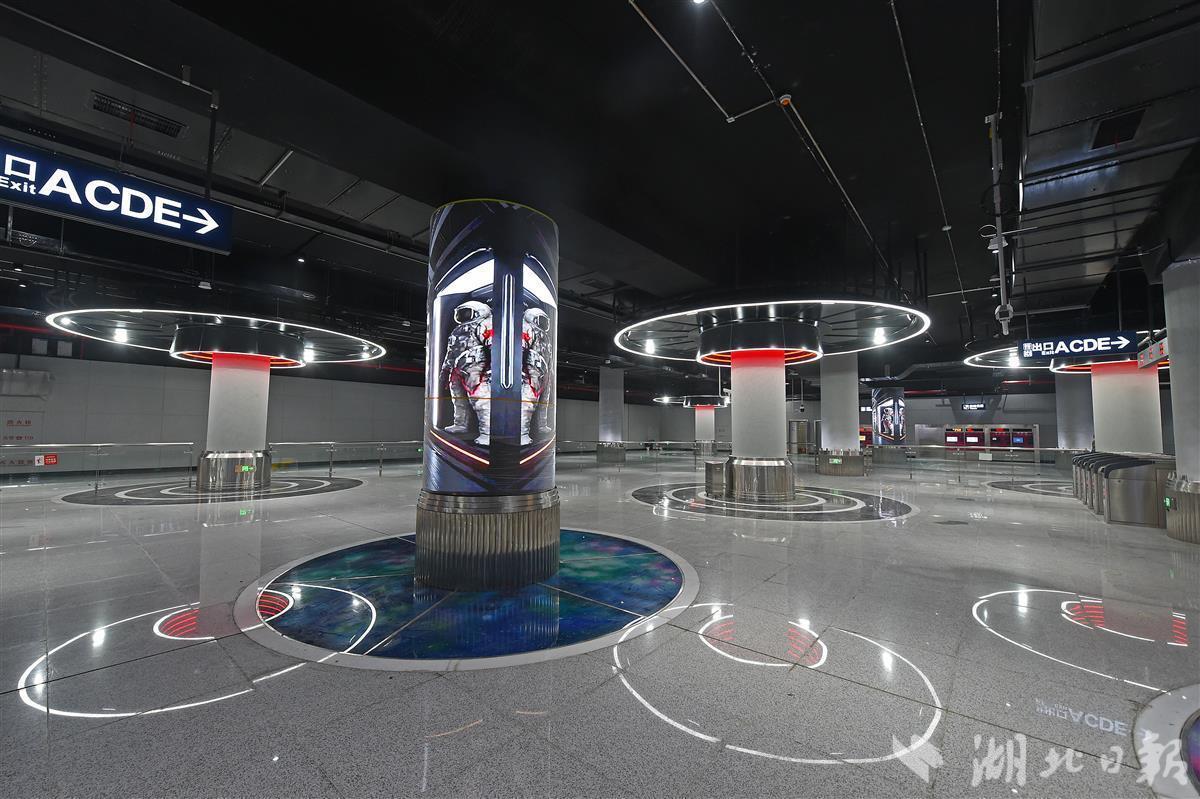 感受一下“太空舱”行走，探访武汉地铁16号线国博中心南站