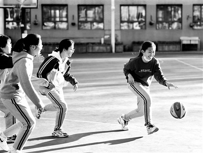 北京中学将建“十二年一贯制”体育课程体系 校内每天安排至少两小时体育锻炼