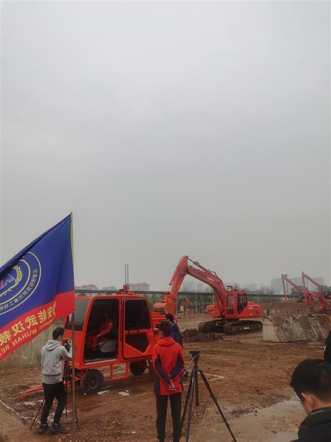 ​湖北省自然灾害工程应急救援基地：首台5G远程遥控挖掘机现身