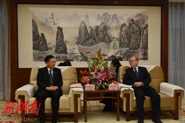 朱国贤会见老挝驻长沙总领事本·印塔巴迪