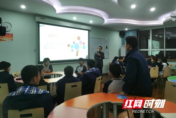 长沙汽车工业学校携手湖南省12320心理中心举行青少年情绪训练营活动