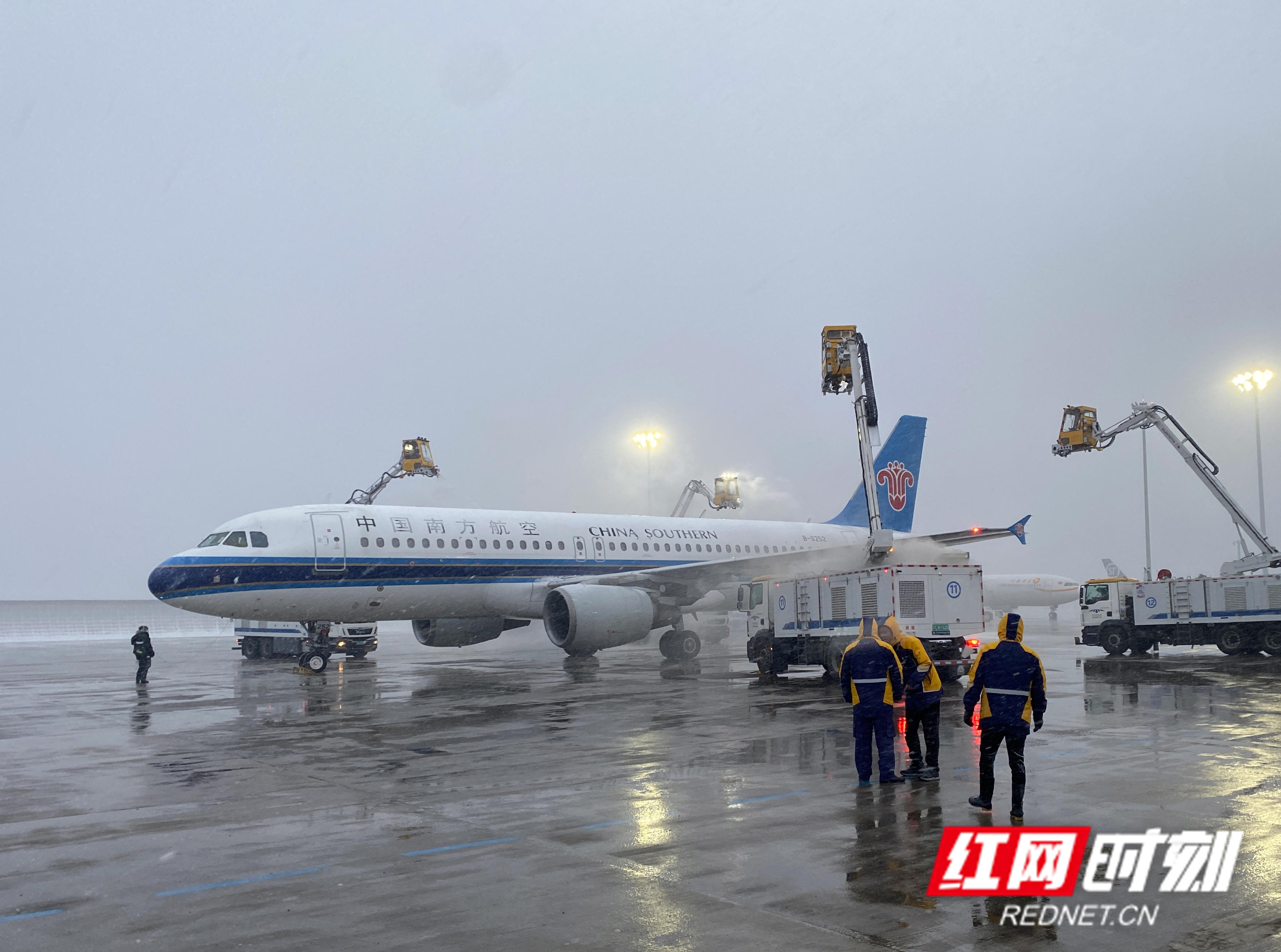 快讯丨受湖南雨雪冰冻天气影响，南航部分航班取消