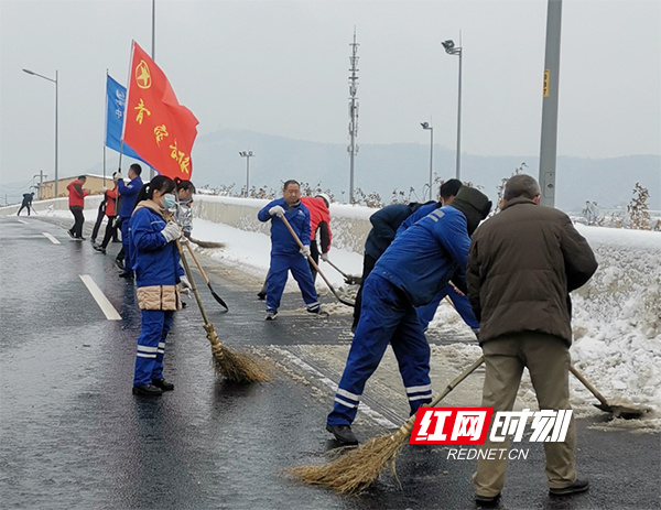 以雪为令 冲锋在前 湘江新区青年突击队全力以赴抗击冰雪