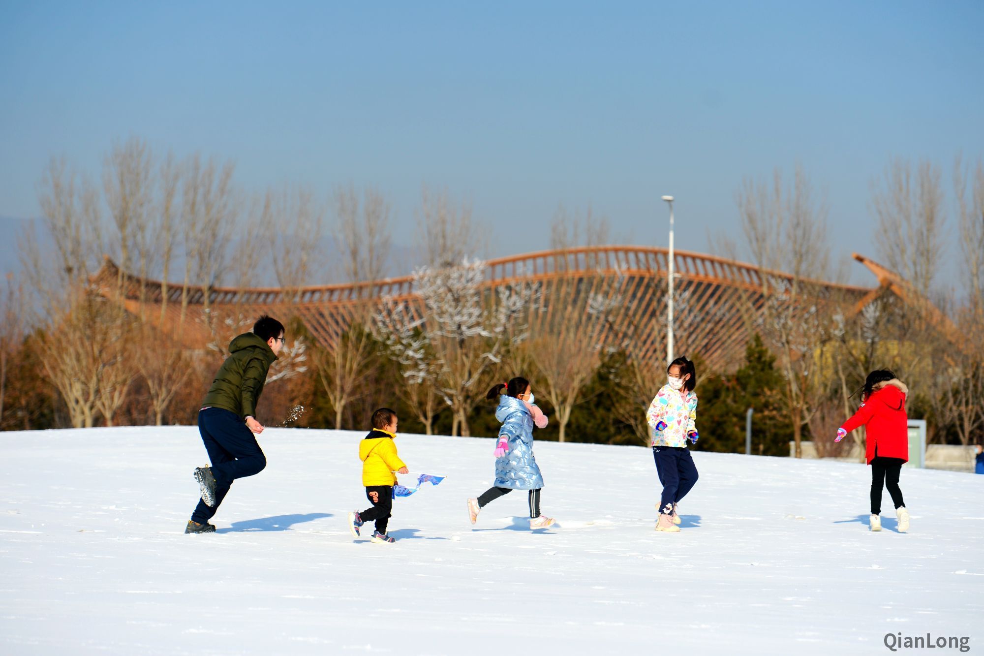 镜记冬奥|畅游最美冬奥城 北京延庆滑冰戏雪消费季邀您来“撒欢儿”