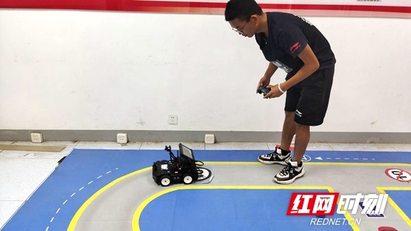 中国机器人及人工智能大赛举行 湖南工商大学喜获佳绩