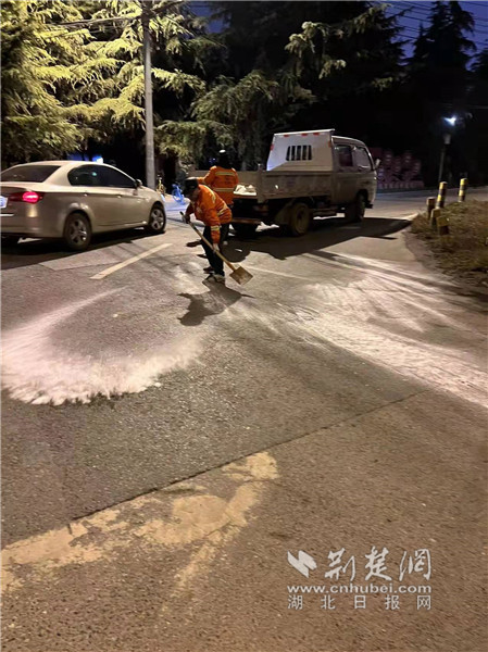 武昌白沙洲街：“融雪防冻”助力企业过寒冬