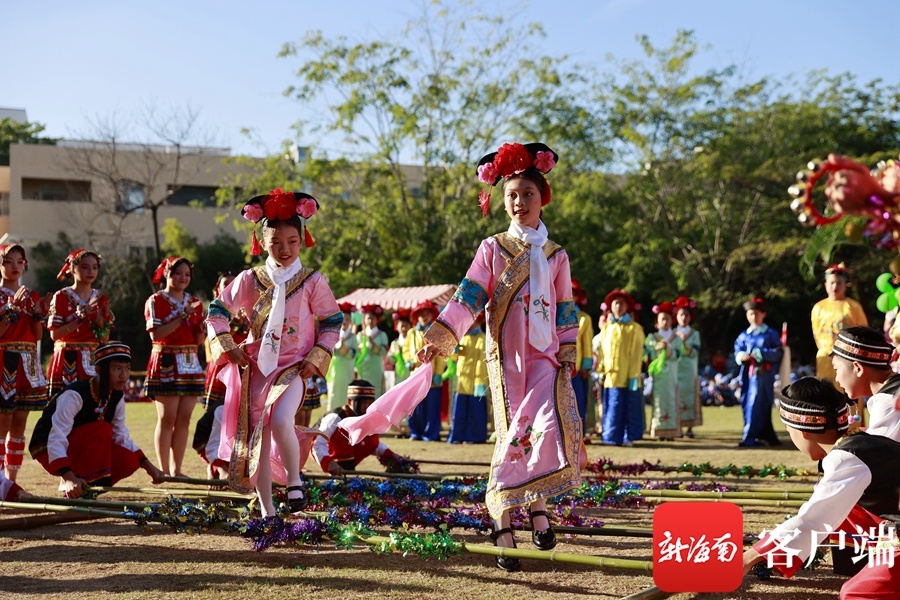 原创组图丨三亚中小学校欢歌乐舞迎新年