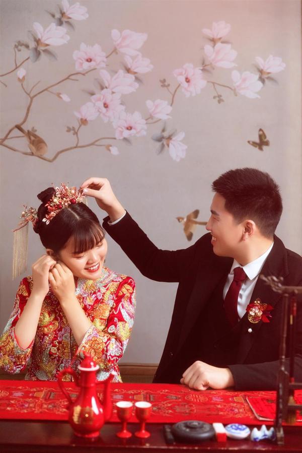 ​河南战“疫”暖镜头｜延期的是婚礼，不延期的是幸福，“因为爱值得等待”