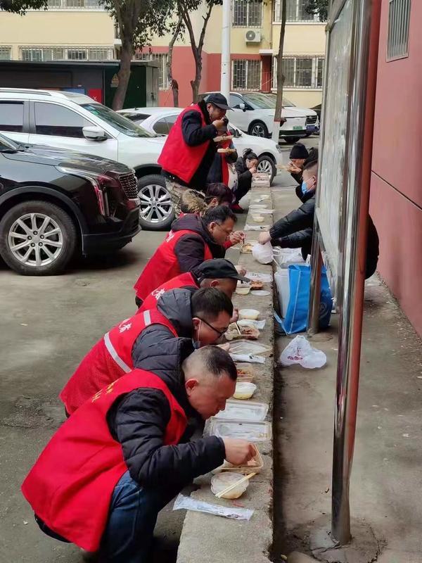 志愿在“疫”线丨谁说站在光里的才是英雄，在郑州，你永远可以相信你大爷！