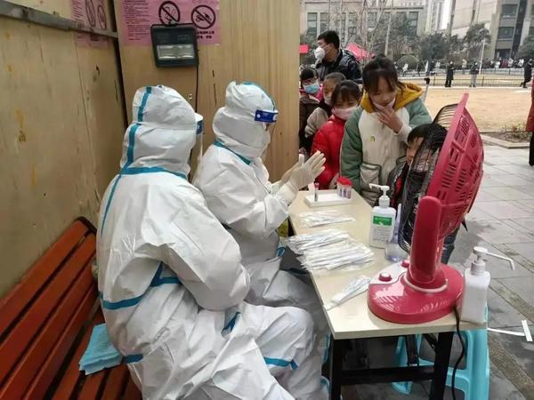 淅川县中医院援郑核酸采集医疗服务队圆满凯旋！
