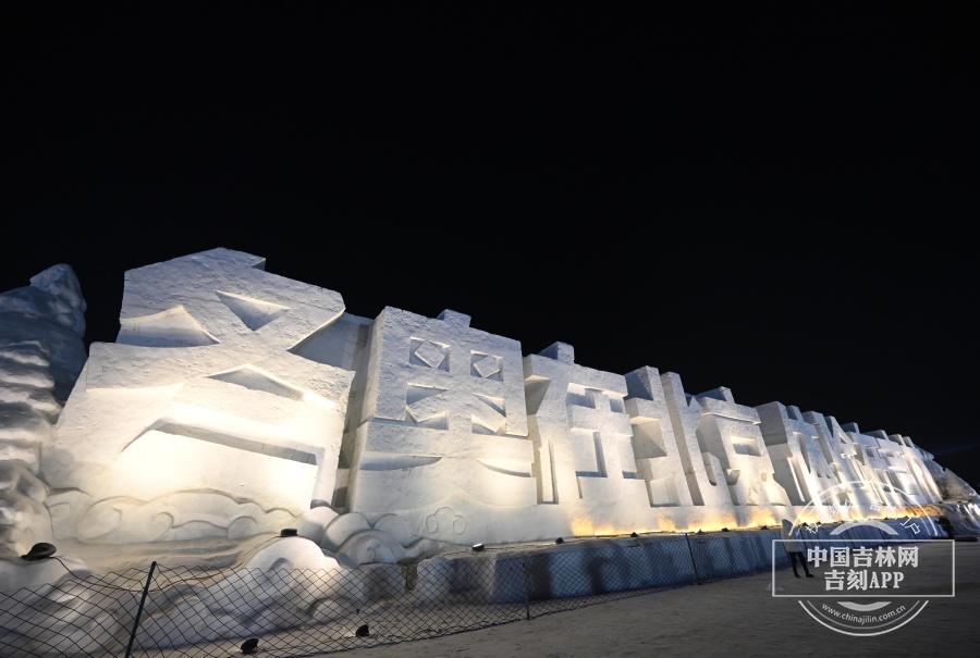 吉镜头丨夜游长春世界雕塑园冰雪乐园