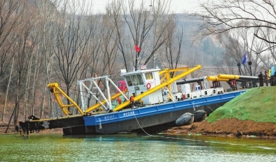 第一艘特制试验船驶入黄河开展清淤——为黄河泥沙探寻新出路