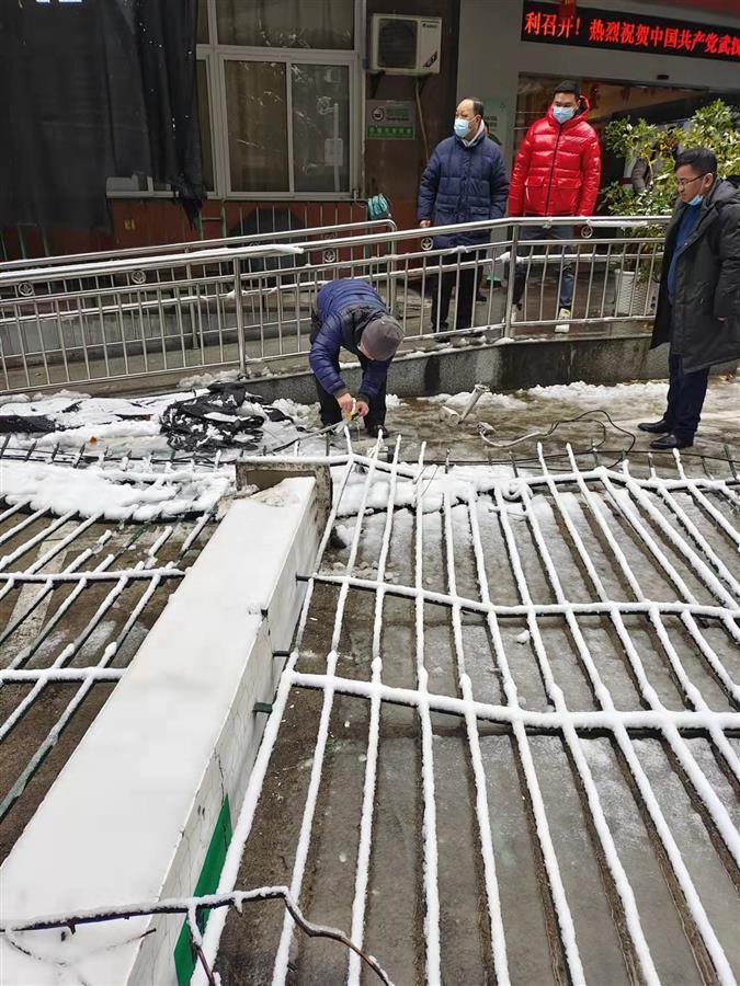 江汉区109个社区应急服务站战雨雪保平安