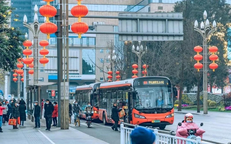成都公交全力保障市民游客春运出行便捷 春节假期服务乘客540余万人次