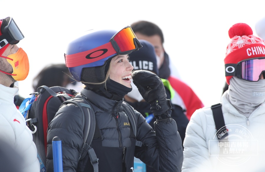 冬奥吉镜头丨巴赫、谷爱凌现身单板滑雪U型场地技巧决赛赛场