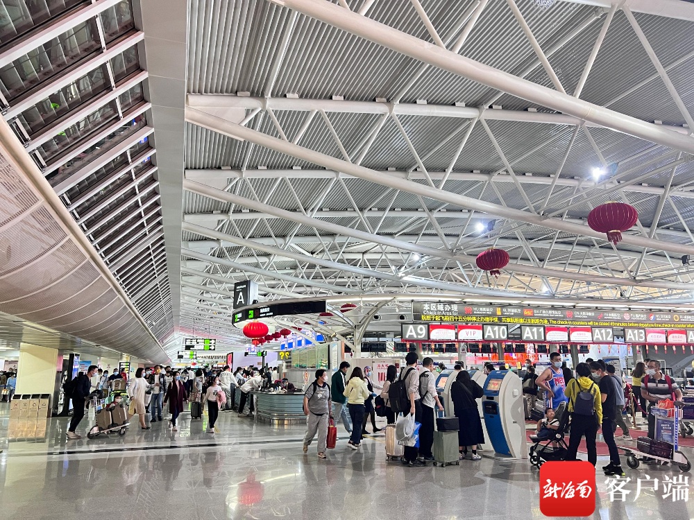 旅游市场持续火热 三亚凤凰国际机场连续8日客流量突破7万人次