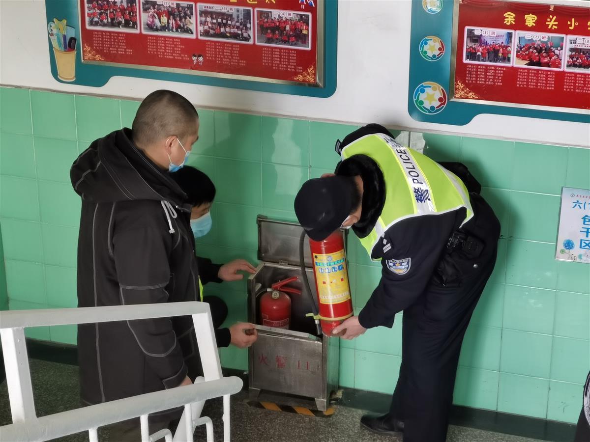 开学在即，武汉警方开启“护学模式”保安全