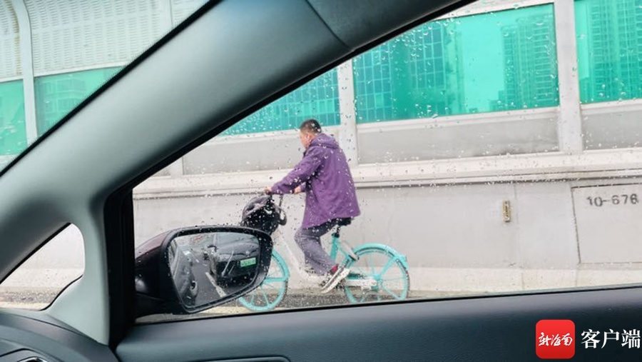 危险！海口一男子竟骑自行车上海秀快速路