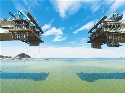 【高质量发展】珠海金海公路大桥项目抓紧推进 紫竹湾互通立交墩柱浇筑已完成一半