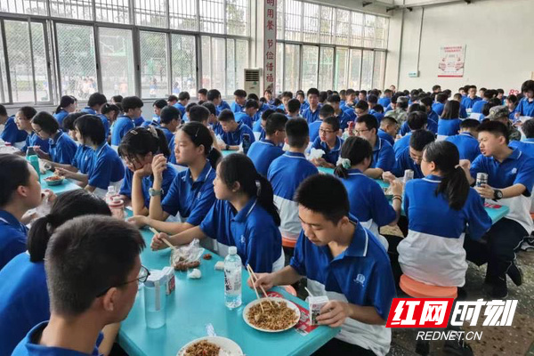 宁乡一中：筑牢食品安全防线 让学生食之更有“卫”