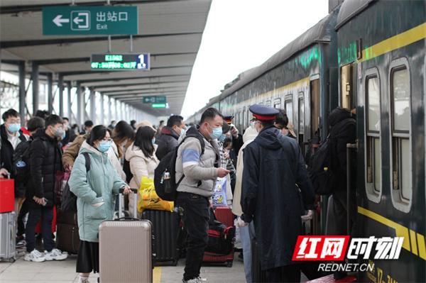 道县：春运进行一个月 平安输送旅客129万人次