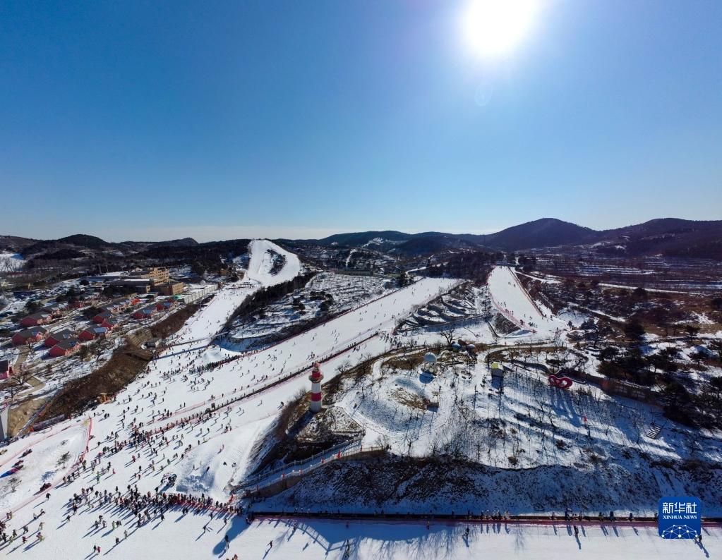 雷竞技RAYBET新华全媒+丨燕山脚下萌娃滑雪图鉴(图6)