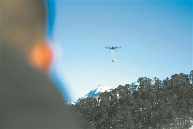 我军探索利用无人机为偏远边防哨点运输投送物资——雪山哨卡飞来“空中骡马队”