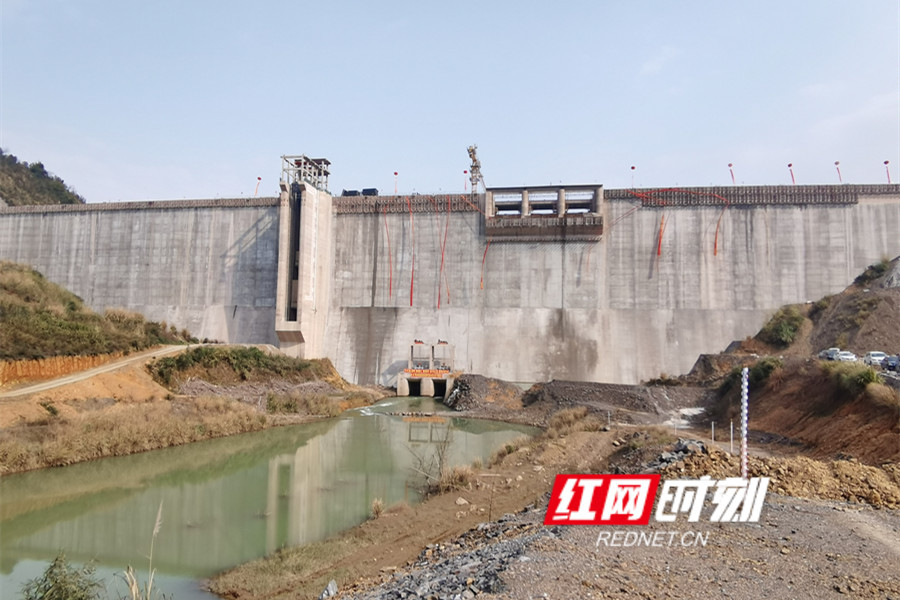 快讯丨国家重大水利工程毛俊水库工程枢纽大坝下闸蓄水