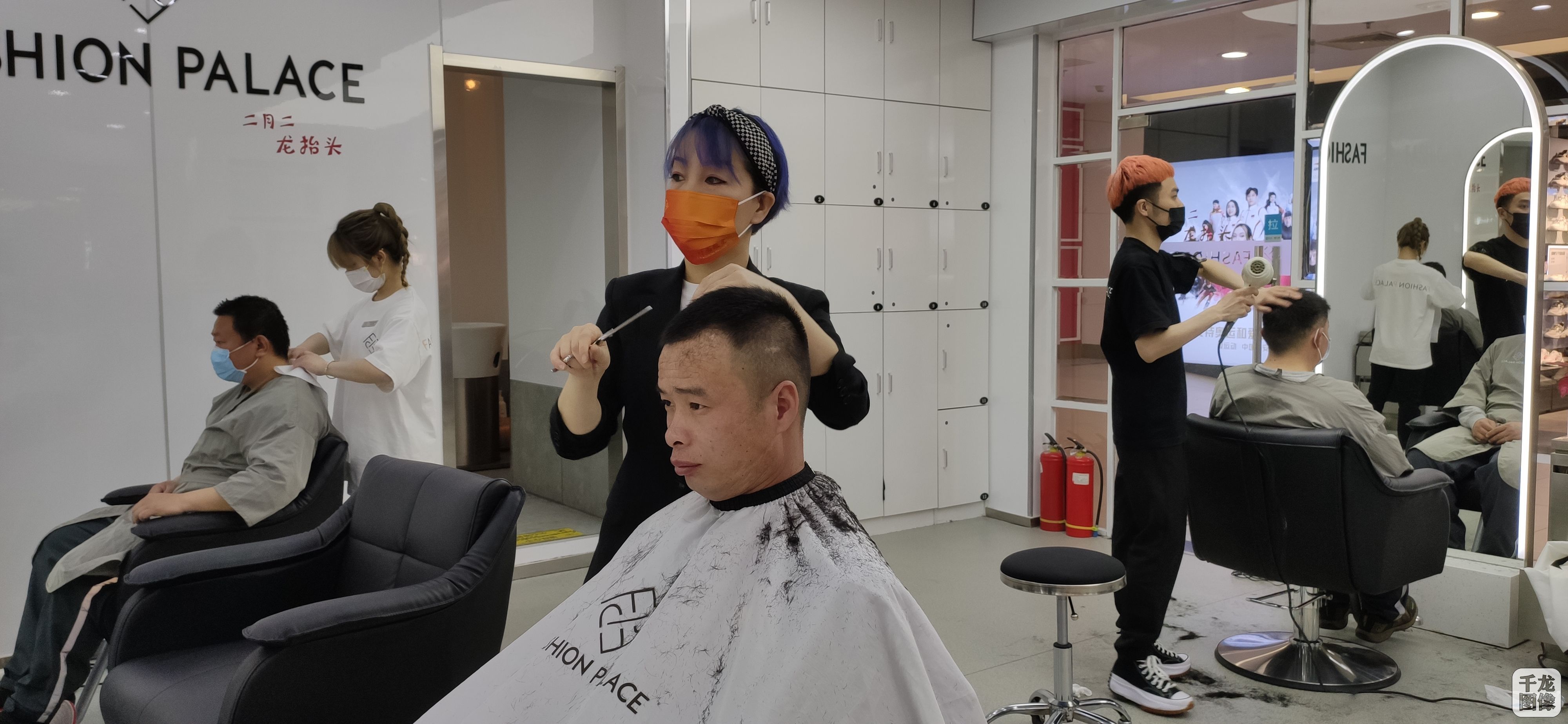 二月二龙抬头  北京百货大楼爱心理发师扮靓“城市美容师”