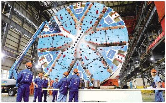 上海：自主研制超大直径盾构机完成“首秀”