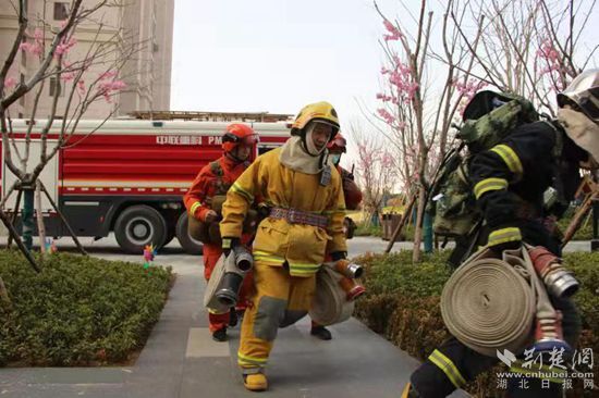 黄冈森林火灾扑救装备首度应用于城市火灾扑救