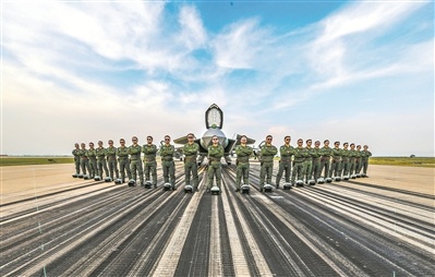 为国砺剑啸长空——记中国空军试飞事业70年辉煌成就
